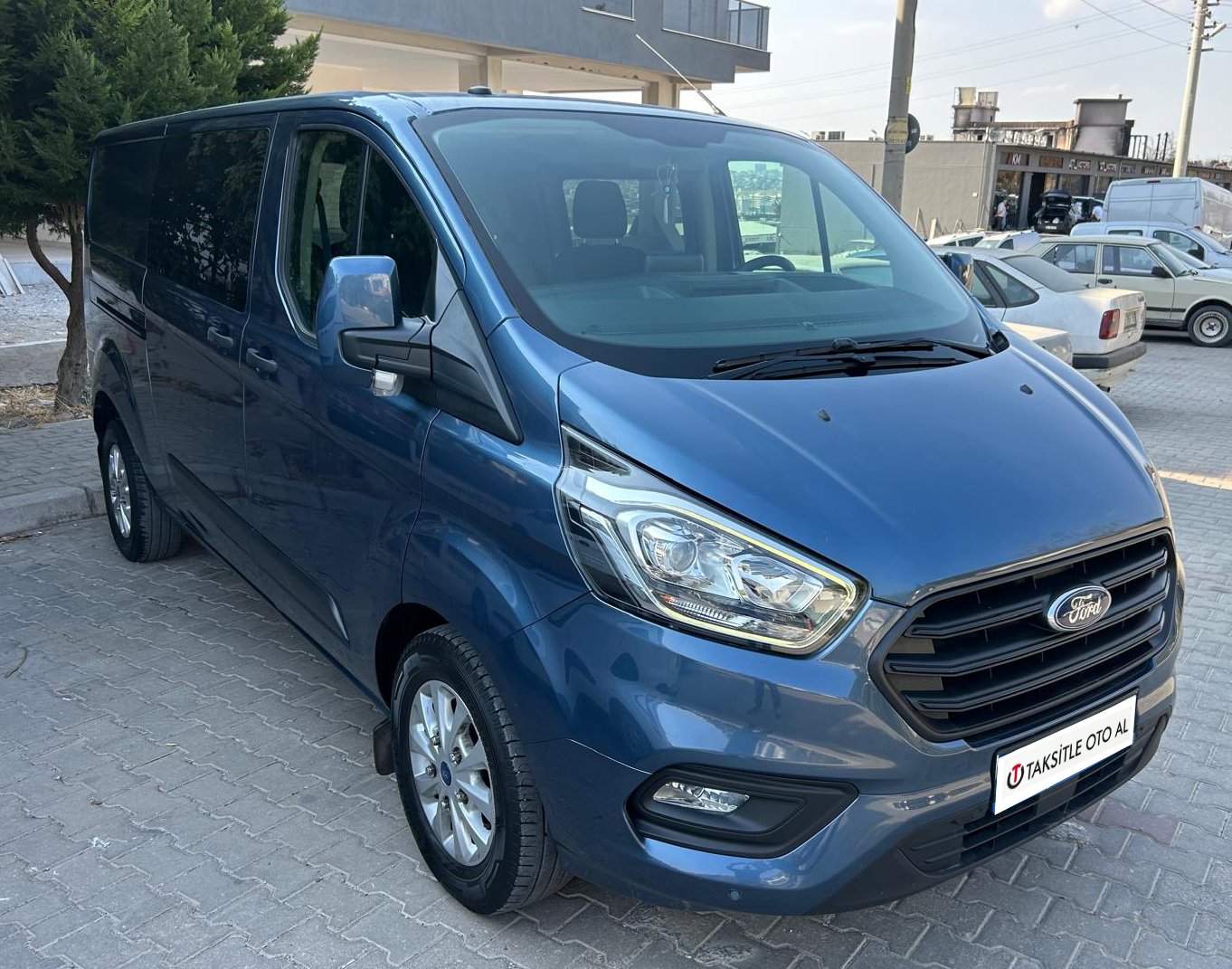 2023 Ford  Transit Custom  320 L Deluxe 